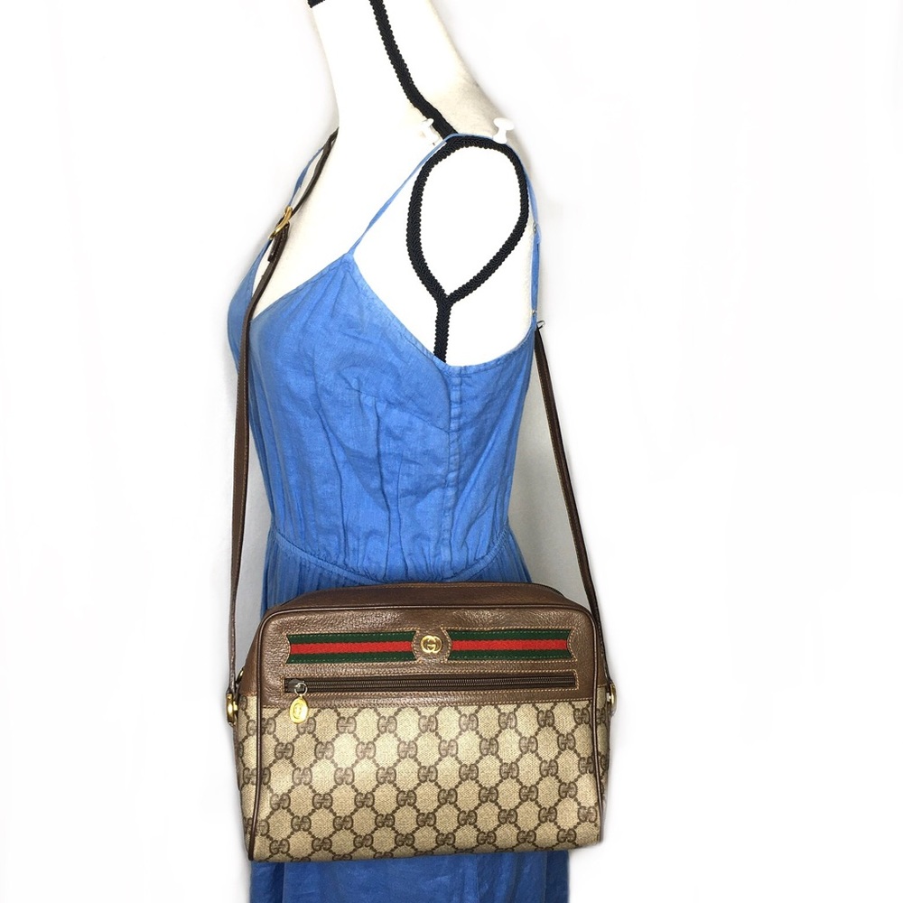 Authentic Gucci brown monogram coated canvas crossbody bag - Picture 2 of 16